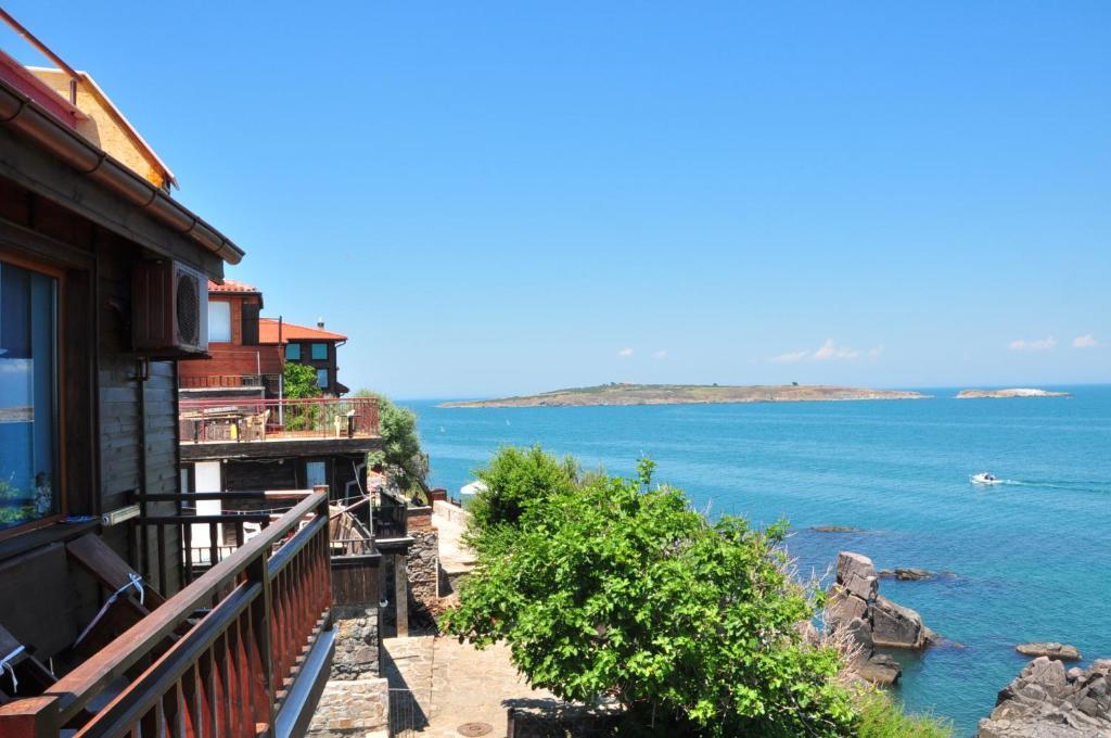 Deep Blue Guest House سوزوبول المظهر الخارجي الصورة