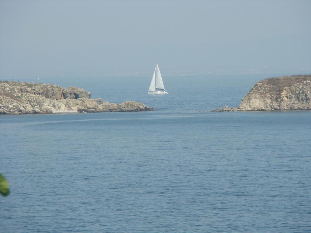 Deep Blue Guest House سوزوبول المظهر الخارجي الصورة